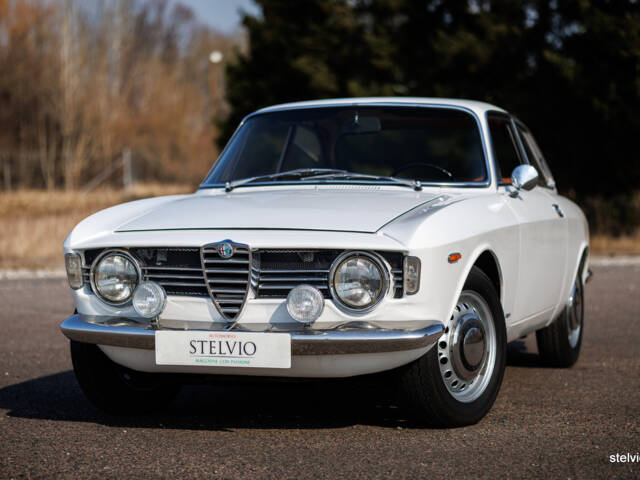 Bild 1/42 von Alfa Romeo Giulia 1600 Sprint GT Veloce (1967)