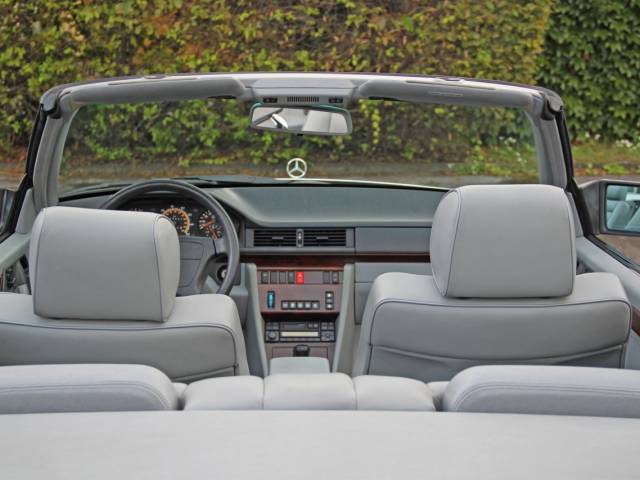 Mercedes-Benz E 320