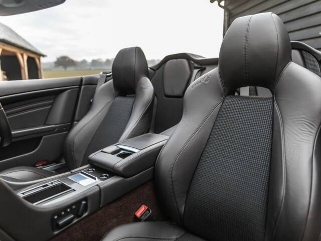 Aston Martin DBS Volante