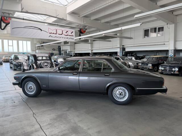 Jaguar XJ 12