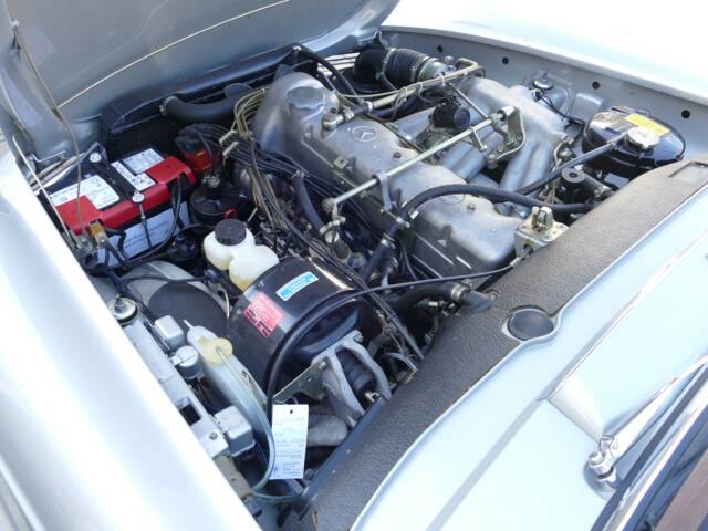 Mercedes-Benz 230 SL