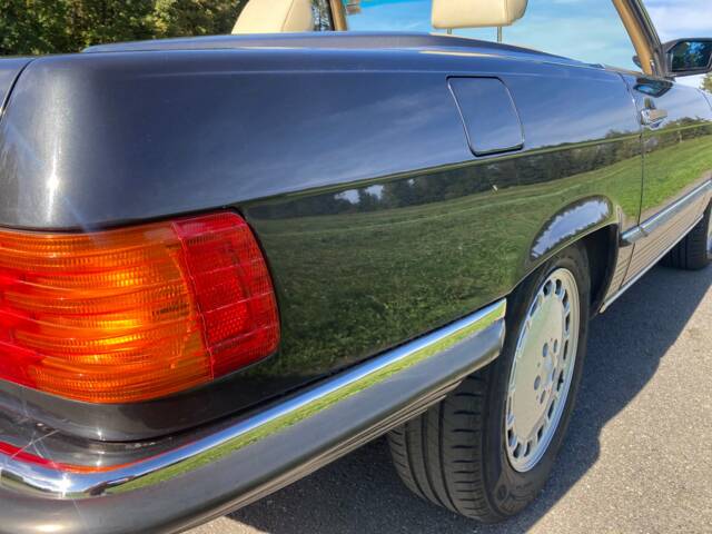Mercedes-Benz 560 SL