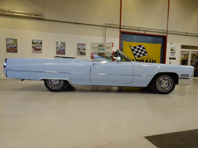 Image 1/50 of Cadillac DeVille Convertible (1968)