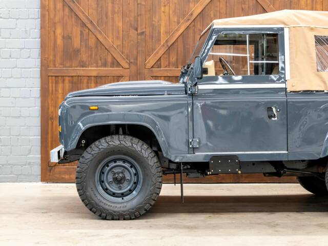 Land Rover Defender 90
