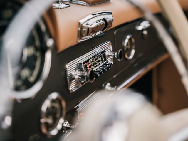 Mercedes-Benz 190 SL - Reference picture of identical color combination for a left hand drive