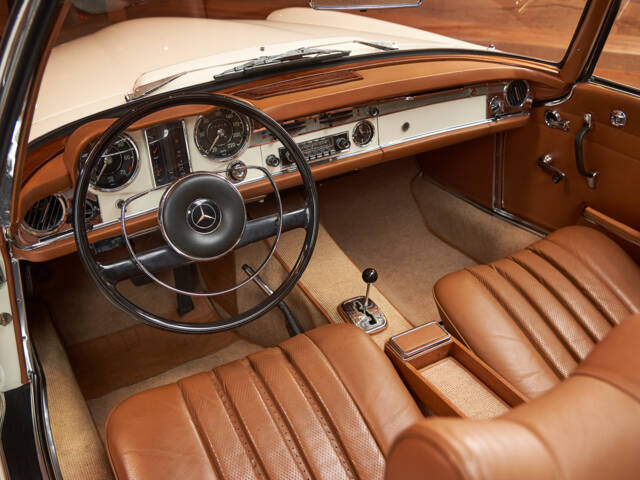 Mercedes-Benz 230 SL