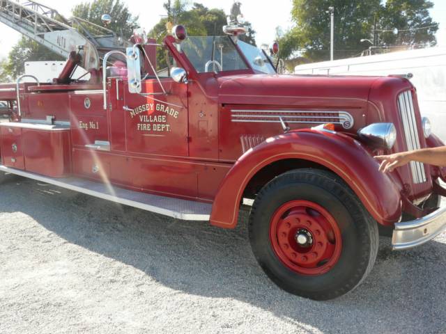 Image 1/7 of American LaFrance 700 Series Fire Truck (1948)