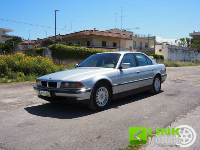 Imagen 1/10 de BMW 728i (1999)