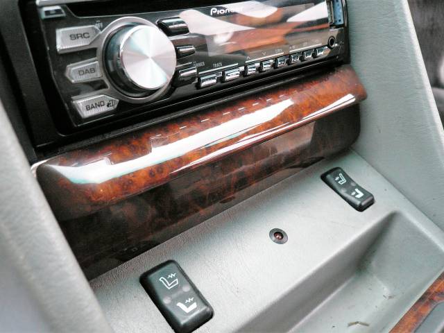 Mercedes-Benz 420 SEC - Heated front seats