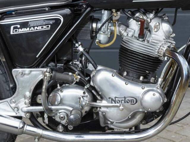 Norton Commando 750 Roadster