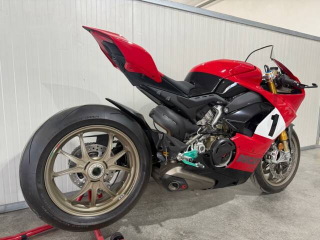 Ducati Panigale V4 R