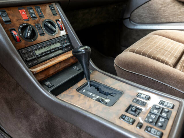 Mercedes-Benz 560 SEC