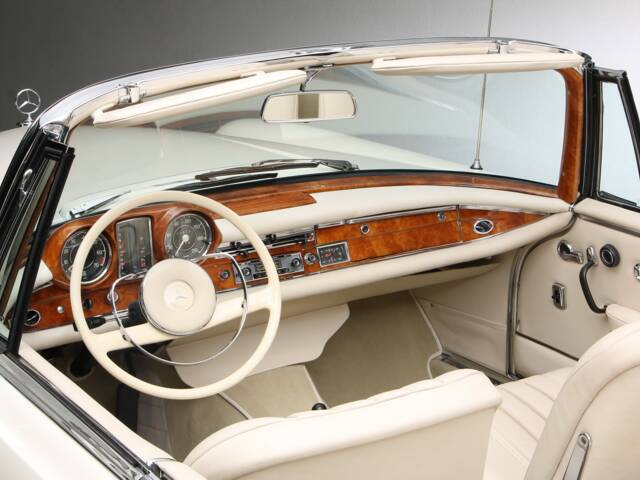 Mercedes-Benz 300 SE