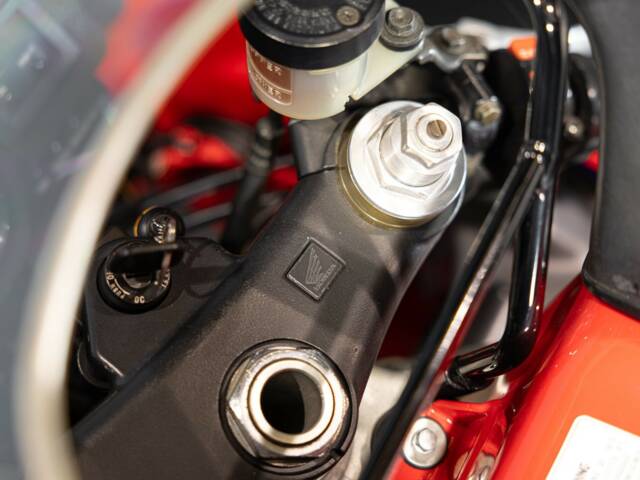 Honda RVF 750