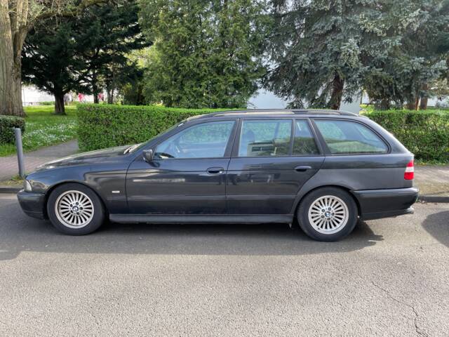 Imagen 1/9 de BMW 540i Touring (1997)