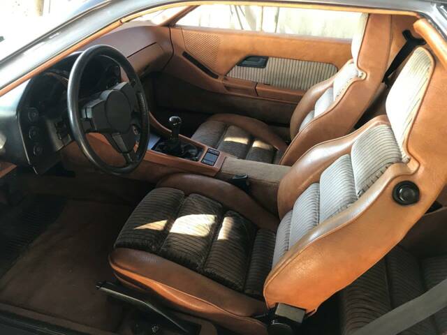 Porsche 928