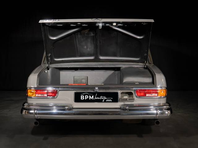 Mercedes-Benz 600