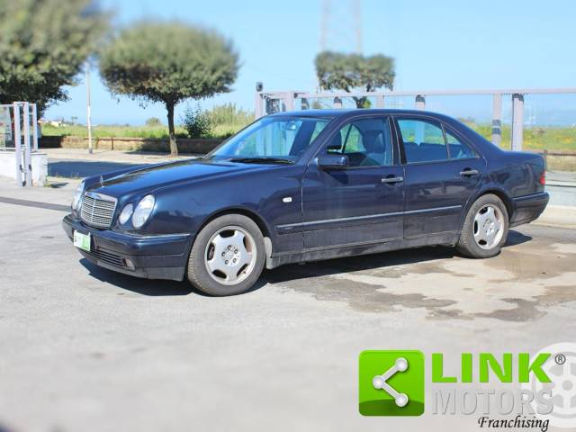 Image 1/10 of Mercedes-Benz E 220 CDI (1999)