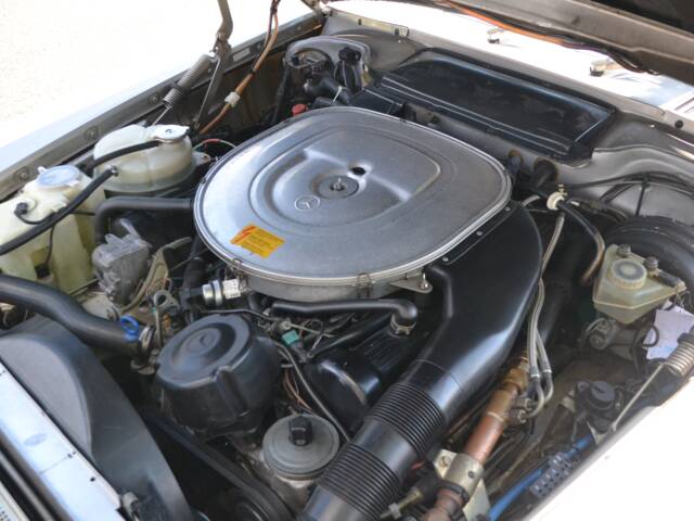 Mercedes-Benz 560 SL