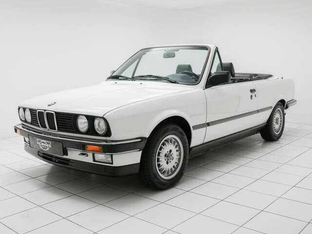 Image 1/22 de BMW 325i (1989)