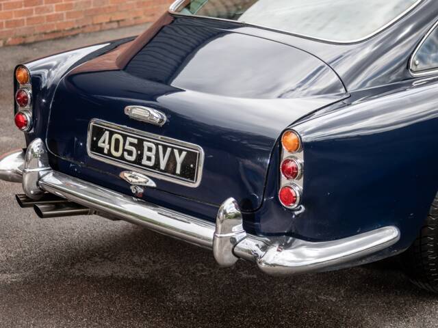 Aston Martin DB 4