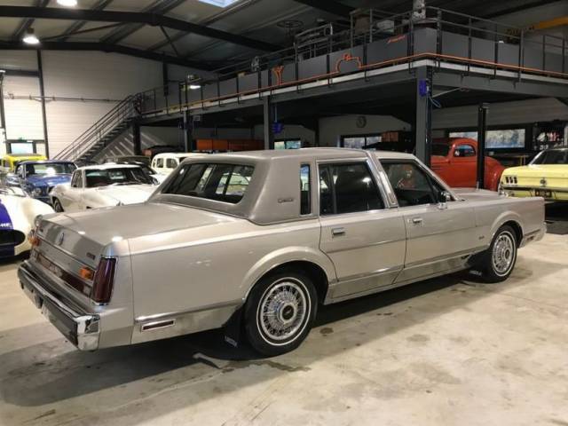 Lincoln Town Car