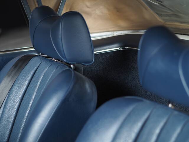 Mercedes-Benz 280 SL