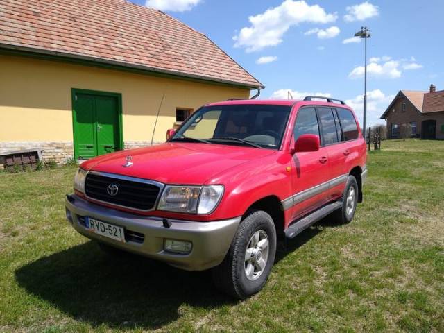 Image 1/8 of Toyota Land Cruiser 100 (2001)