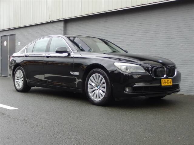 Image 1/98 of BMW 750i (2009)