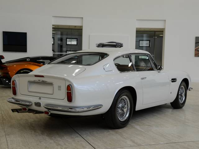 Aston Martin DB 6 Mk II