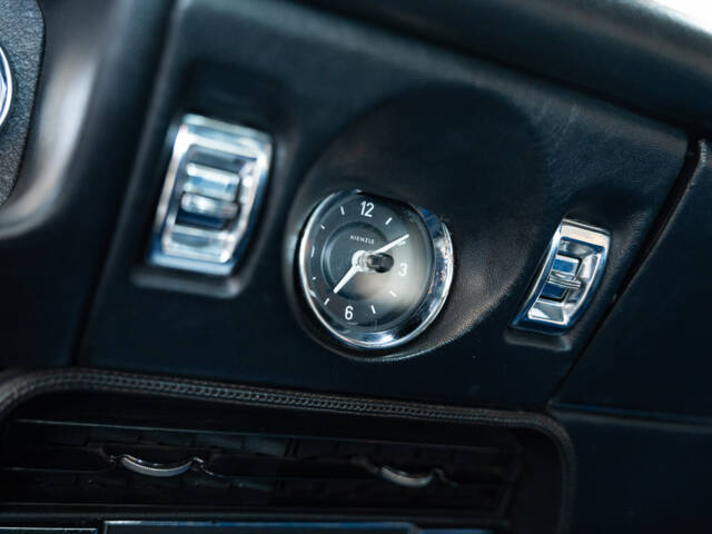 Aston Martin DBS V8