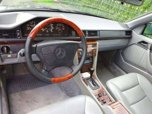 Mercedes-Benz E 320