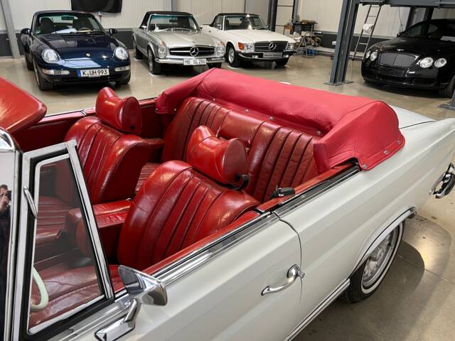 Mercedes-Benz 280 SE