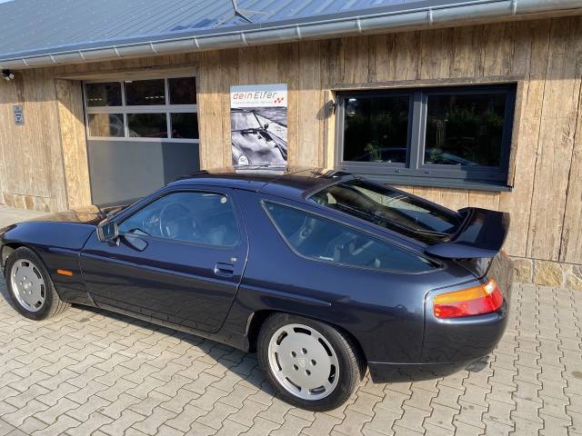 Porsche 928 S4