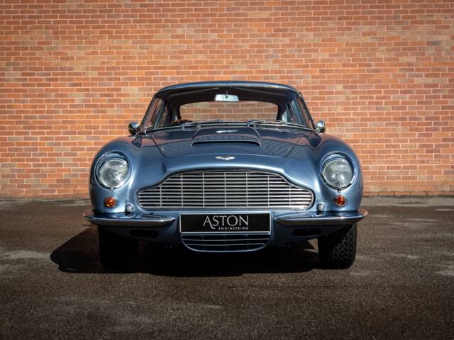 Aston Martin DB 6 Vantage