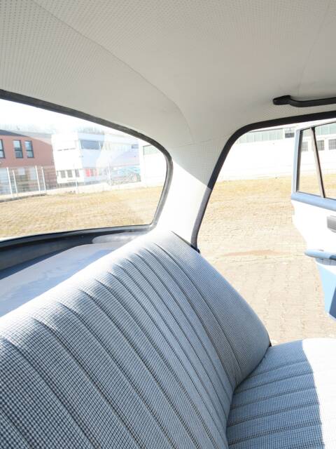 Mercedes-Benz 220 b
