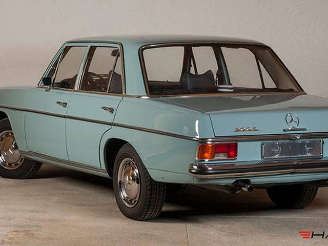 Mercedes-Benz 200 D