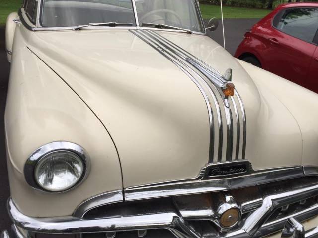 Bild 1/11 von Pontiac Chieftain 8 De Luxe (1951)