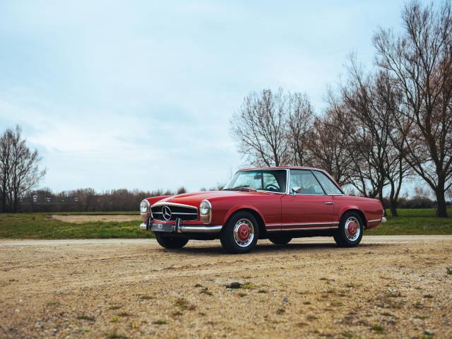 Mercedes-Benz 280 SL