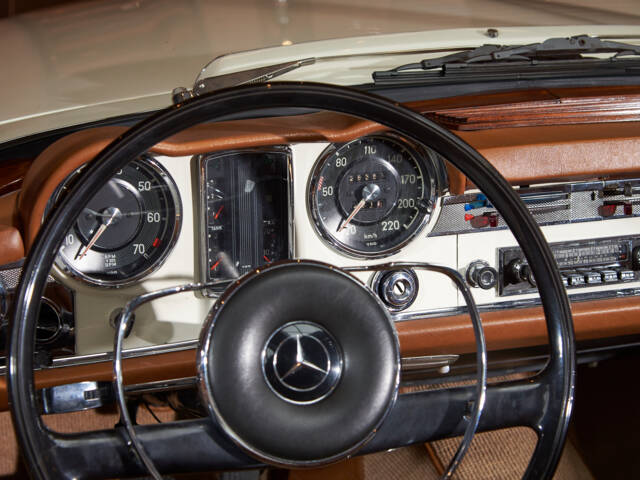 Mercedes-Benz 230 SL