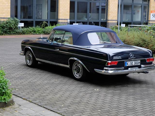 Mercedes-Benz 300 SE