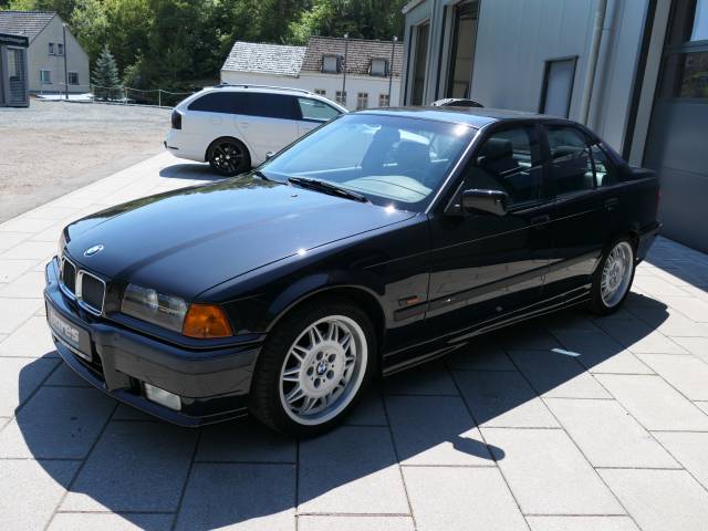 BMW 328i