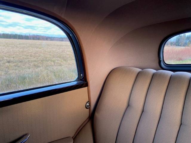Mercedes-Benz 220