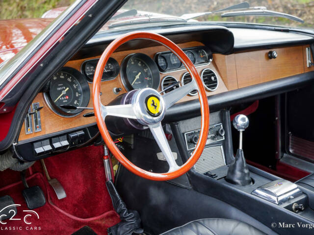 Ferrari 330 GT 2+2