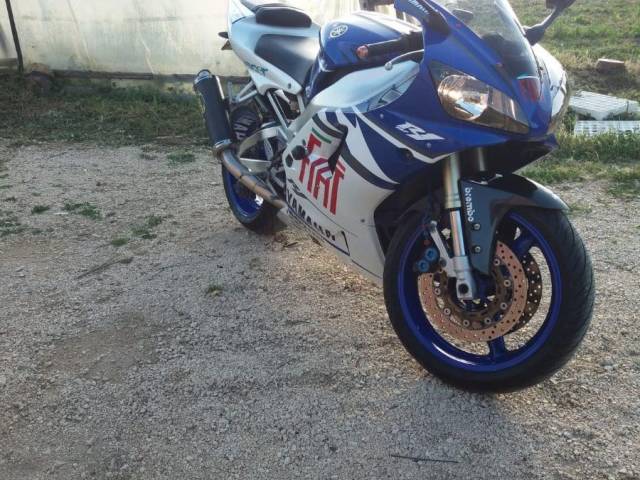 Imagen 1/7 de Yamaha DUMMY (2001)