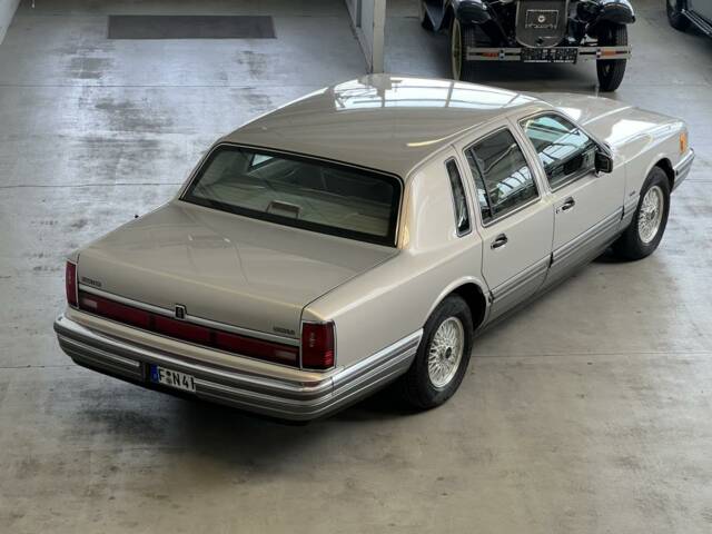 Image 1/27 of Lincoln Town Car (1990)