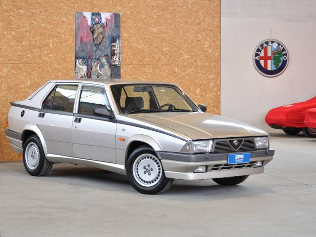 Bild 1/54 von Alfa Romeo 75 2.0 Twin Spark (1987)
