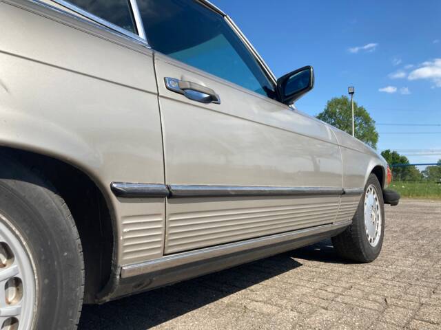 Mercedes-Benz 560 SL