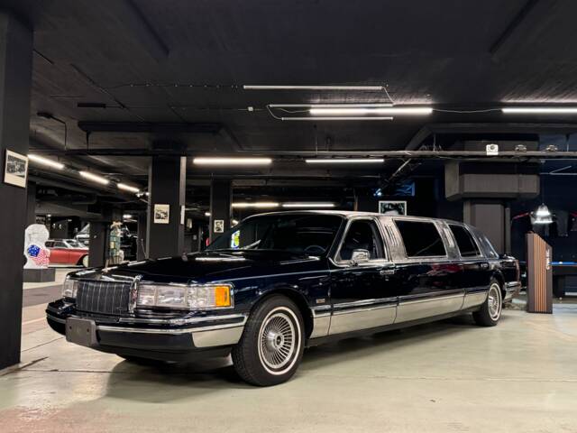 Image 1/30 of Lincoln Town Car (1992)