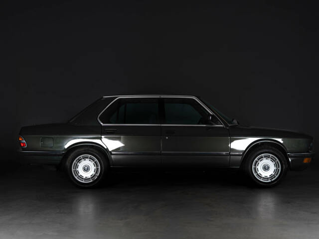 Bild 1/43 von BMW 528i (1986)